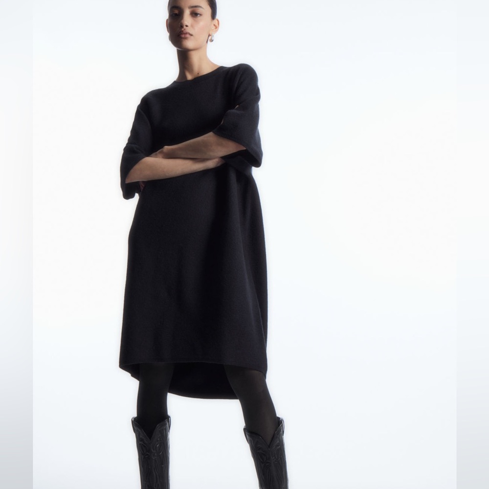 COS. Oversized-fit wool dress. S size. Never worn.